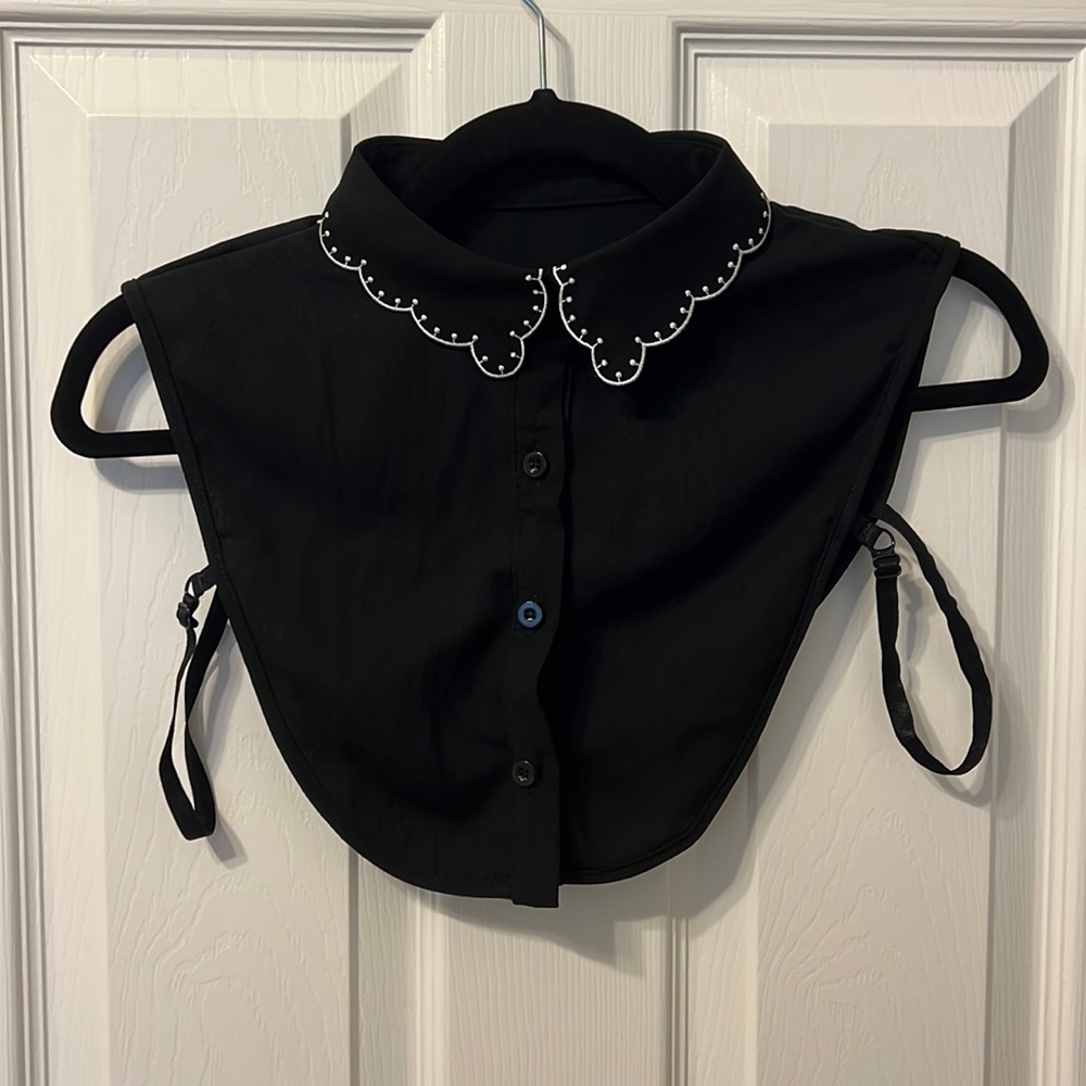 Dickey collar